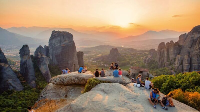 Athens: Meteora 2-Day Trip with Hotel, Sunset & Morning tour - The Choice: Hiking or Mini-Bus Touring