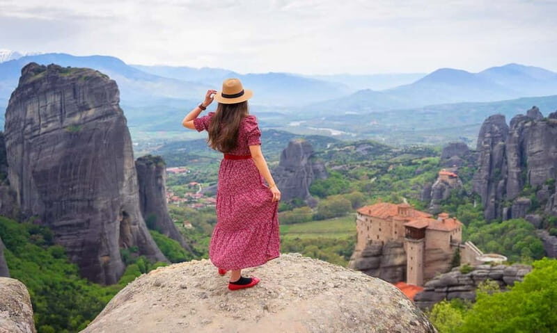 Athens: Meteora Day Trip in Spanish with Live Guide & Lunch - An In-Depth Look at the Meteora Day Trip