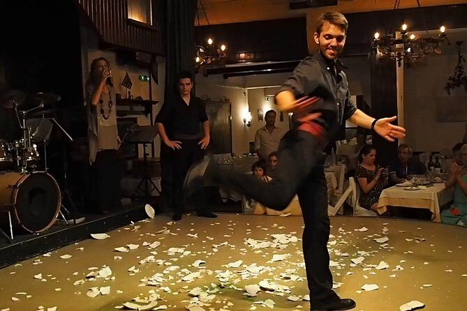 Athens Night Sightseeing Tour with Greek Dinner Show - Key Points