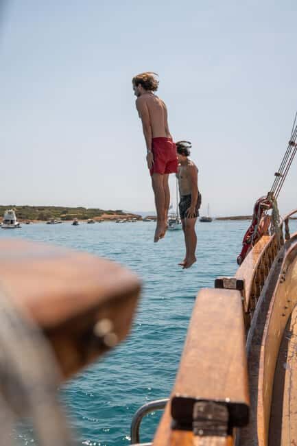 Athens: Saronic Gulf Cruise with Breakfast and Drinks - Analyzing the Value