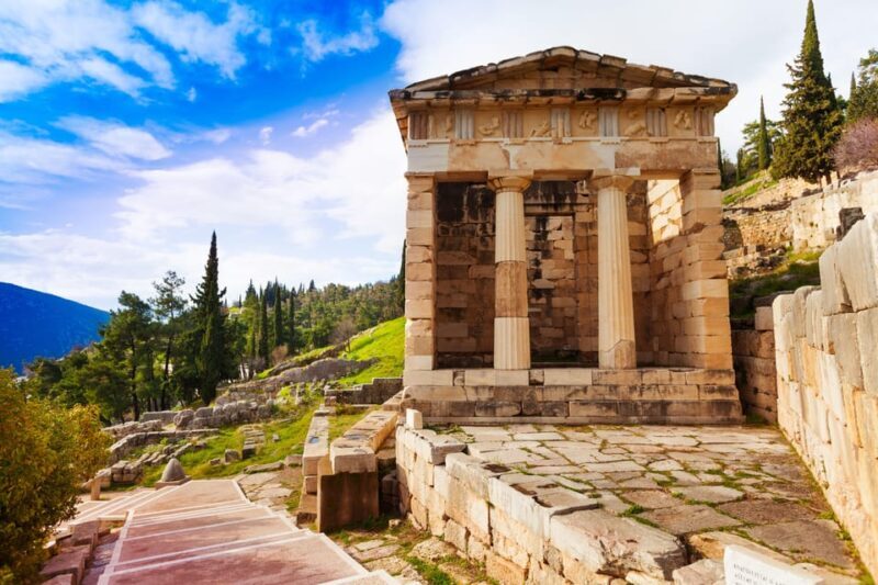 Athens to Delphi & Arachova private day tour - The Return and Reflection