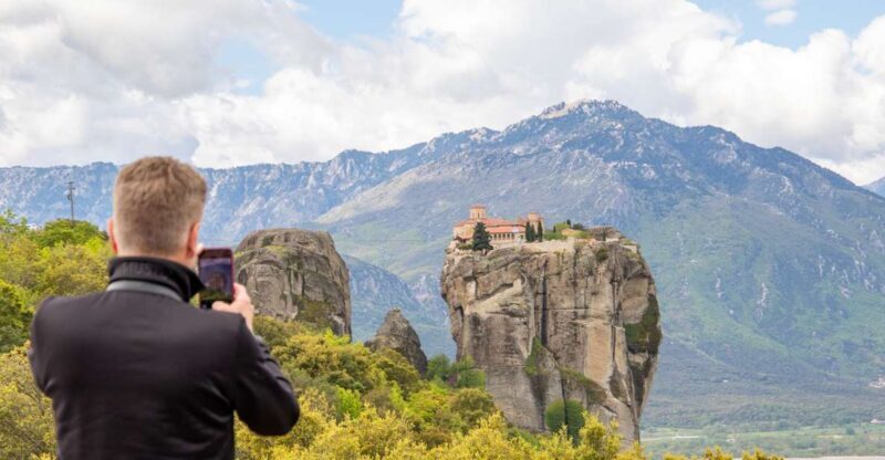Athens to Meteora: Monasteries & Hidden Caves Bus Tour - Food, Breaks, and Timing