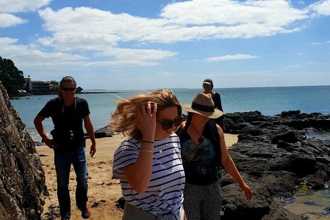 Auckland Bush, Beach and Bites Trail - Stop 2: Exploring the Forest near Takapuna