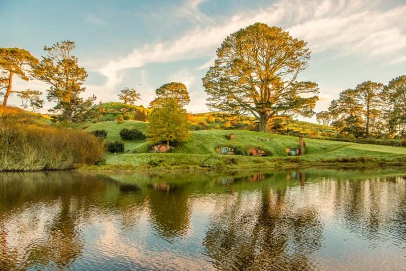 Auckland: Hobbiton Movie Set Day Trip with Festive Lunch - Who Will Love This Tour?