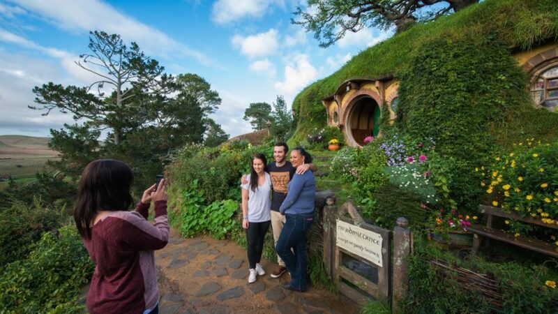 Auckland: Hobbiton & Waitomo Caves Small-Group Tour & Lunch - FAQ