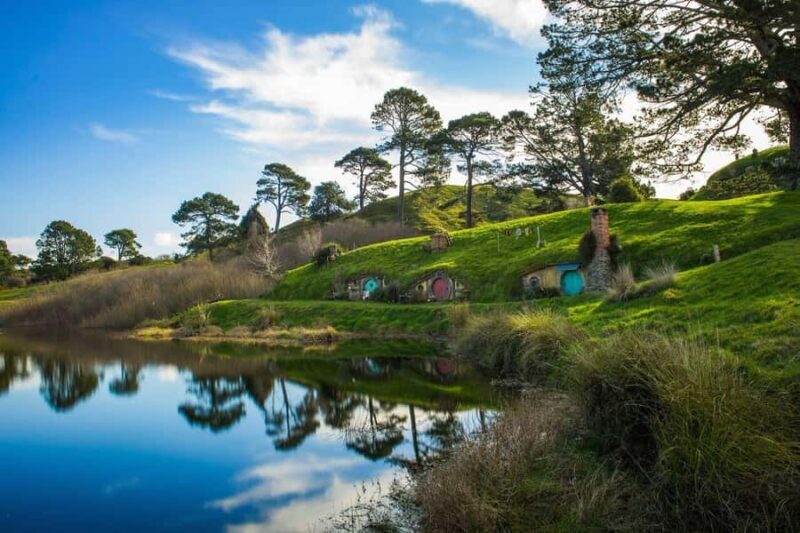 Auckland: Hobbiton & Waitomo Glow Worm Caves Private Tour - Key Points