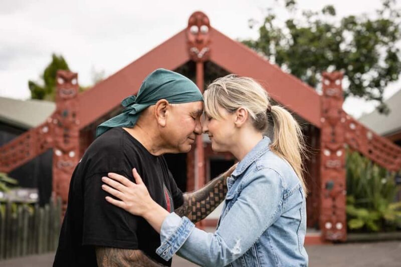 Auckland: Rotorua Highlights with Te Puia Tour, Show & Lunch - Key Points