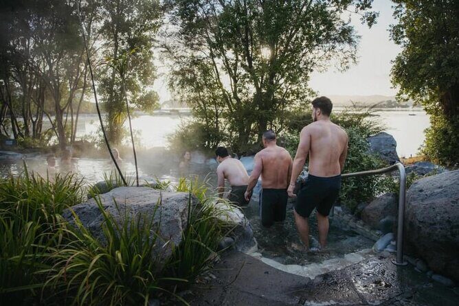 Auckland: Wai-O-Tapu, Polynesian Spa & Maori Haka Day Tour - Whakarewarewa - The Living Māori Village