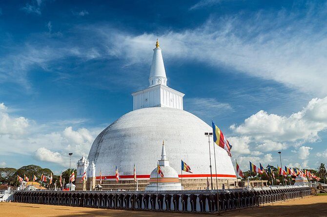 Aukana & Ancient Kingdom Anuradhapura Day Tour From Kandy - Exploring Sri Lanka’s Ancient Capital: A Full Breakdown