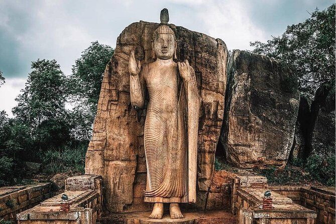Aukana & Ancient Kingdom Anuradhapura Day Tour From Kandy - Practical Tips for the Tour