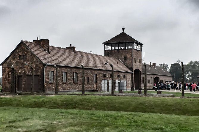 Auschwitz & Birkenau Small Group Live Guided Tour with Hotel Pick Up Transport - What to Expect from This Auschwitz & Birkenau Tour