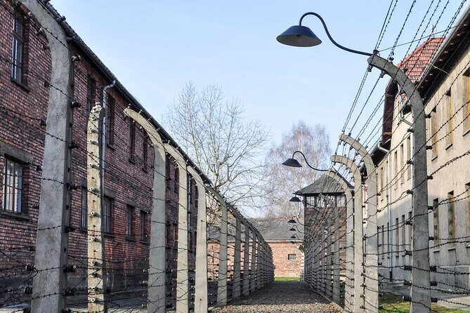 Auschwitz-Birkenau Tour Guide and Jewish museum and synagogue - An In-Depth Look at the Auschwitz-Birkenau Tour Experience