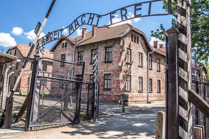 Auschwitz-Birkenau Tour Guide and Jewish museum and synagogue - FAQ