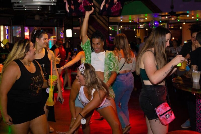 Austin 6th Street Bar Crawl | The Epic Group - A fun and lively way to explore Austin’s nightlife: The 6th Street Bar Crawl with The Epic Group