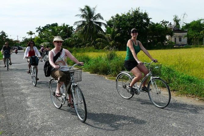 Authentic Hoi An: Lantern Making and Farming at Tra Que Village - Who Is This Tour Best For?