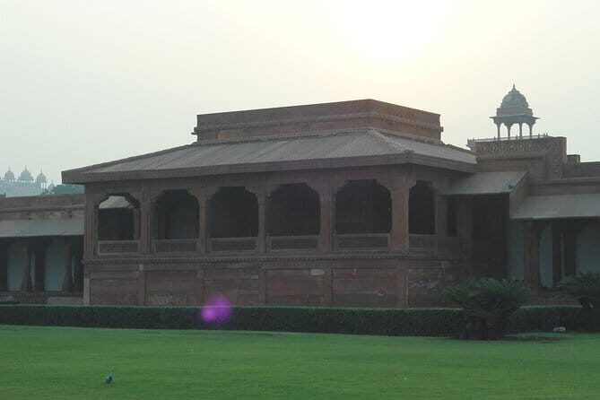 Avail Tour Guide in Fatehpur sikri & Skip the line - What to Expect from the Fatehpur Sikri Tour