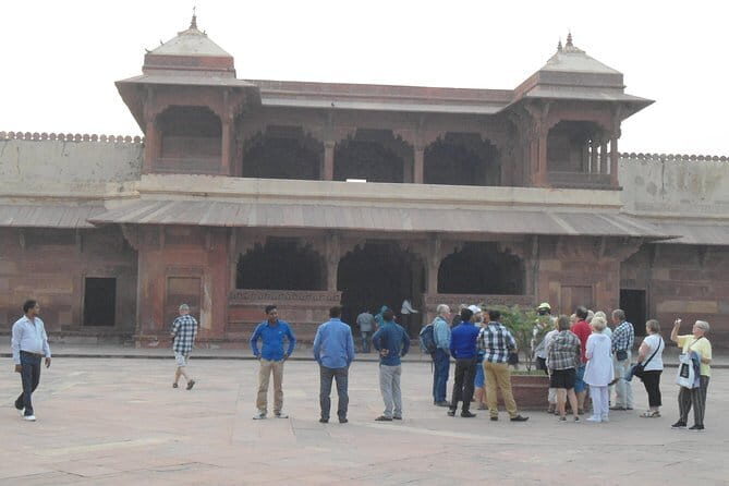 Avail Tour Guide in Fatehpur sikri & Skip the line - The Sum Up