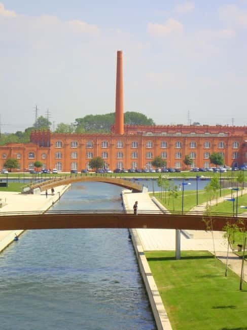 Aveiro Essential: Boat, Walking Tour, Sweets & Ribbons - Key Points