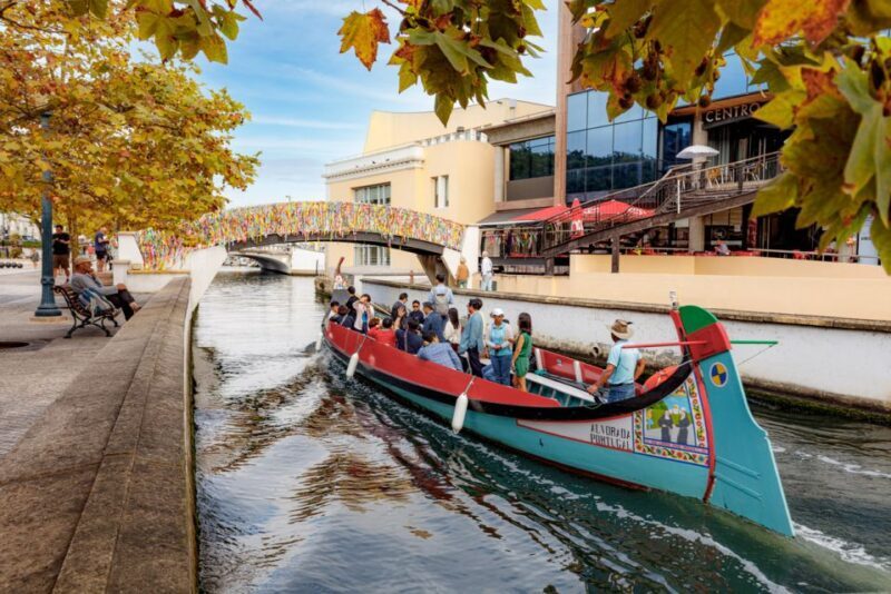 Aveiro: Scenic Guided Boat Tour - The Experience of the Guides