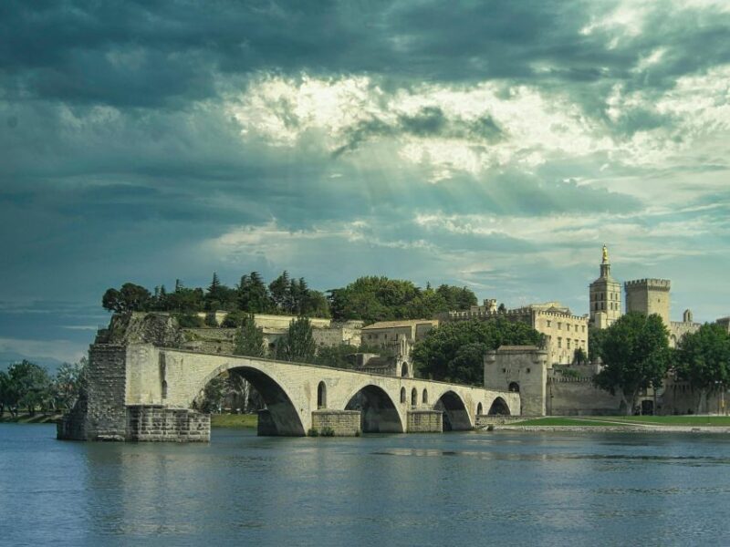 Avignon: Tour with Private Guide - The Guide Experience & Personal Touch