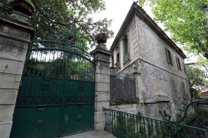 Avignon's history, local culture & the wines of Châteauneuf du Pape private tour - Value for Money