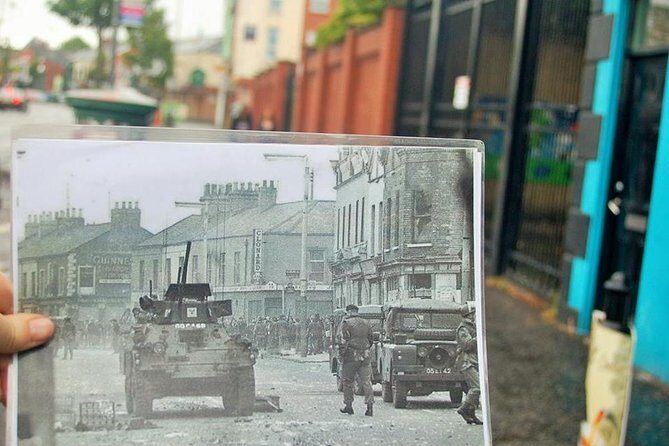 Award winners Express 2 hrs Black Taxi tours and Mural Taxi Tour - The Tour Experience in Detail