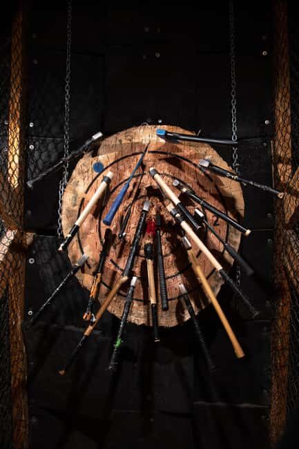 AXE THROWING & ENJOYING DRINKS IN COLOGNE'S FIRST AXE THROWING BAR - Key Points