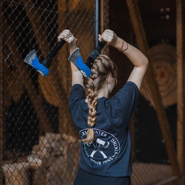 AXE THROWING EXPERIENCE IN ANTWERP - The Thrill of the Throw and the Games