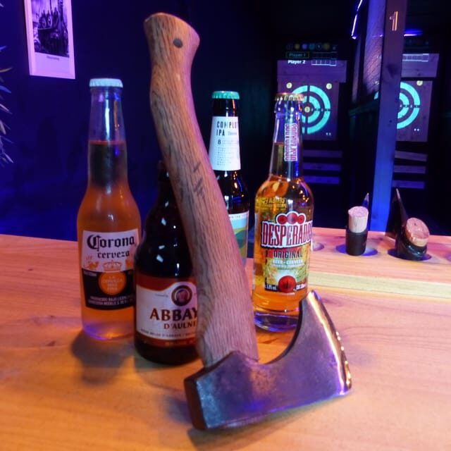 AXE THROWING TENERIFE - What to Expect from Your Axe Throwing Experience