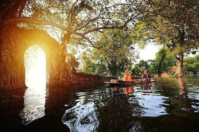 Ayutthaya Glittering Sunset, Boat Ride, Noted Sight, Local Market - Stop 2: Wat Mahathat