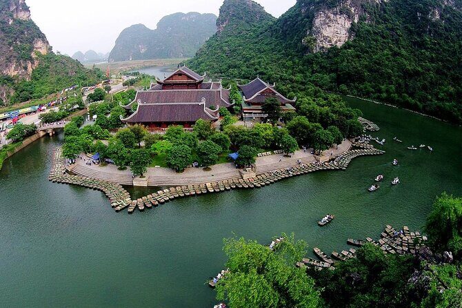 Bai Dinh Temple & Trang An & Mua Cave Tour [Japanese guide, Bai Dinh Temple electric car (round trip), limousine bus, small boat boarding fee, lunch included] - Mua Cave: The Viewpoint and Photo Hub