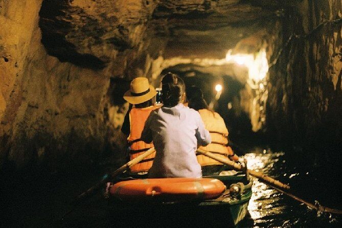 Bai Dinh Temple & Trang An & Mua Cave Tour [Japanese guide, Bai Dinh Temple electric car (round trip), limousine bus, small boat boarding fee, lunch included] - Return to Hanoi