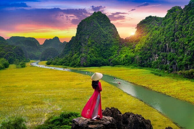 Bai Dinh, Trang An, Mua Cave, Cuc Phuong National Park 2 Day Tour - Food and Local Flavor