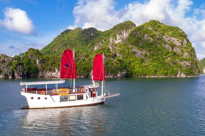 Bai Tu Long Private Day Cruise with Lunch and Best Care - Exploring Bai Tu Long Bay: A Detailed Review of the Private Day Cruise