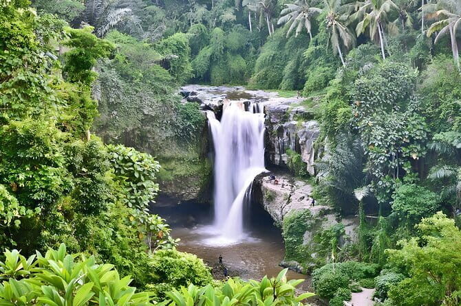Bali Full-Day Car Charter: Ubud and Uluwatu Sunset Tour - Starting Strong at Tegenungan Waterfall