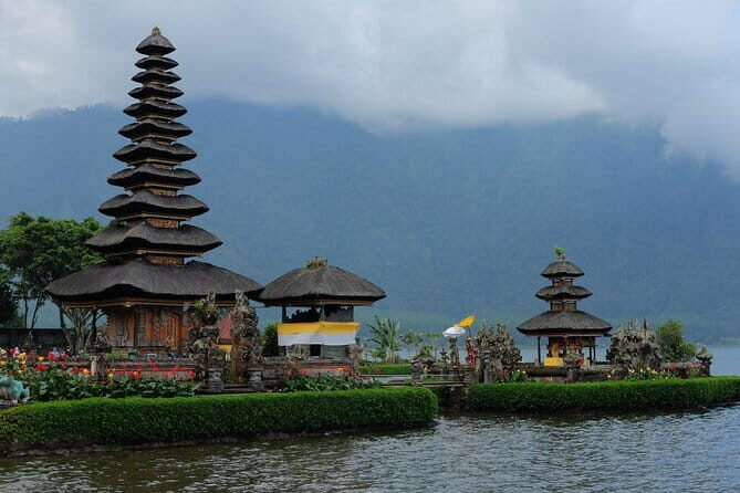 BALI INSTAGRAM TOURS; Handara Gate, Taman Ayun, & Ulundanu Temple - Taman Ayun: A Royal Garden and Temple