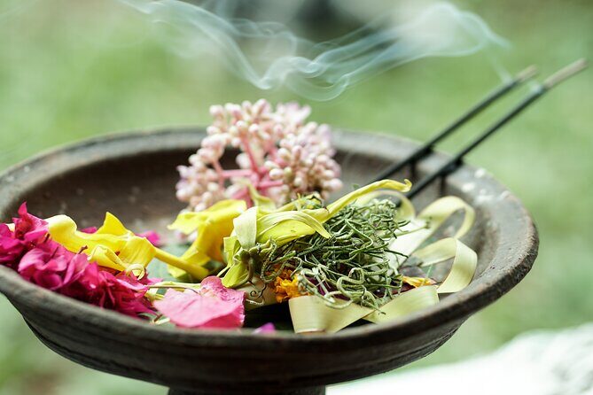 Bali Spiritual: Blessing Ceremony, Pristine Nature and Transfer - Starting with the Charm of Mengwi Flower Market