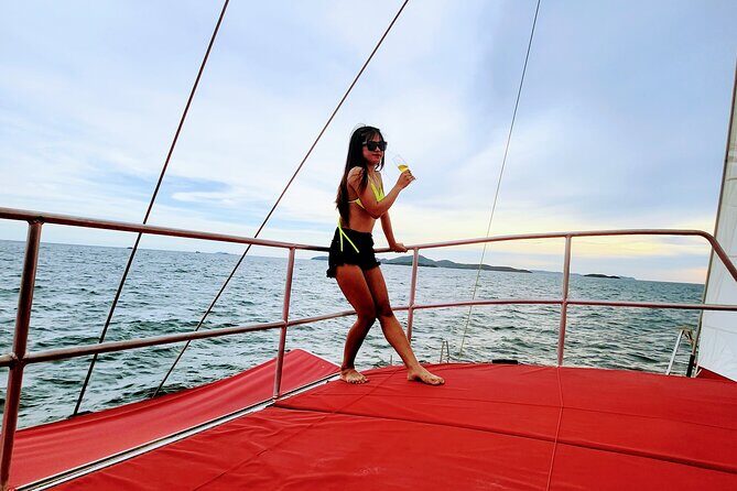 Baliblue Sunset Yacht Party Cruise with Music and Dancer - FAQs