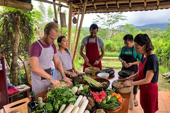 Balinese Vegan Cooking Class with Fresh Harvesting & Garden Tour - The Itinerary: What to Expect