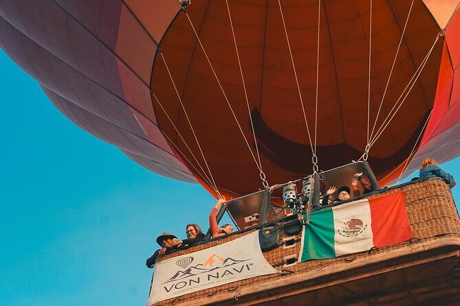 Balloon flight from CDMX with Breakfast in CAVE and Pyramids - Key Points