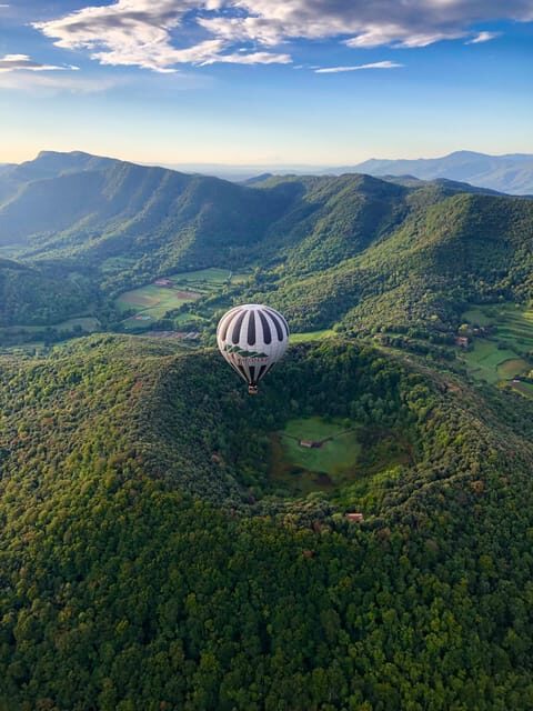 Balloon flight in la Garrotxa with transfer from Barcelona - Post-Flight Activities and Local Breakfast