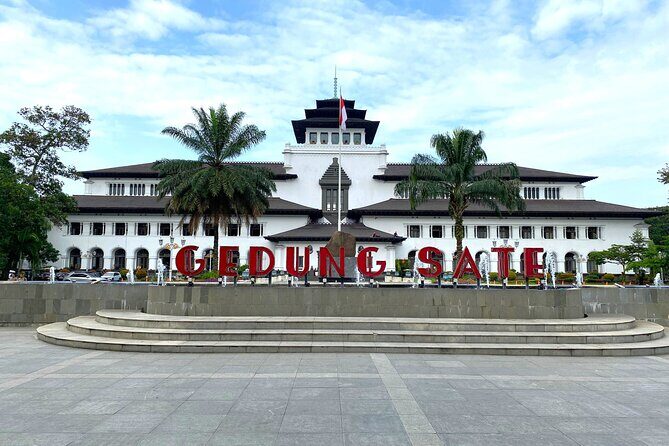 Bandung City Tour with High-Speed Rail (Whoosh) from Jakarta - Geology Museum – A Window into Earth’s Secrets