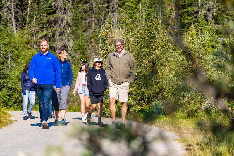 Banff: Grizzly Bear Refuge Tour with Lunch - Return and Reflection