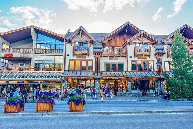 Banff Highlights Tour Louise, Johnston and Minnewanka Shared Tour - Key Points