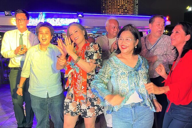 Bangkok Dinner Cruise with Intl Buffet, Live Music & Hotel Pickup - The Dining Experience