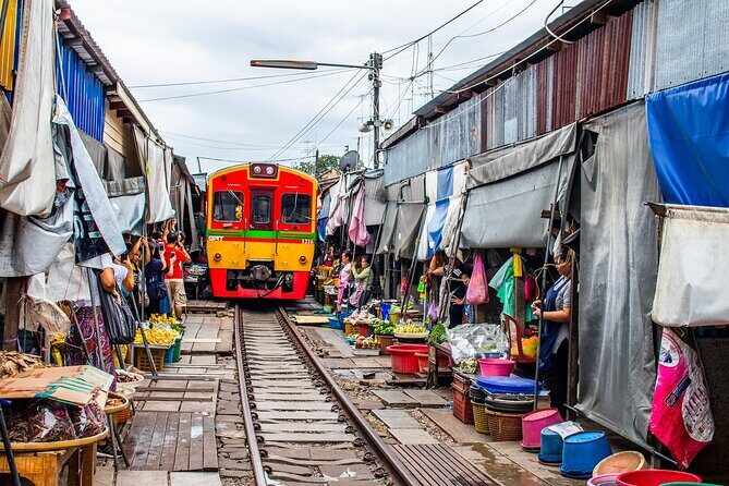 Bangkok: Floating Market and Train Tour with Guide in Spanish and English - A Closer Look at the Itinerary