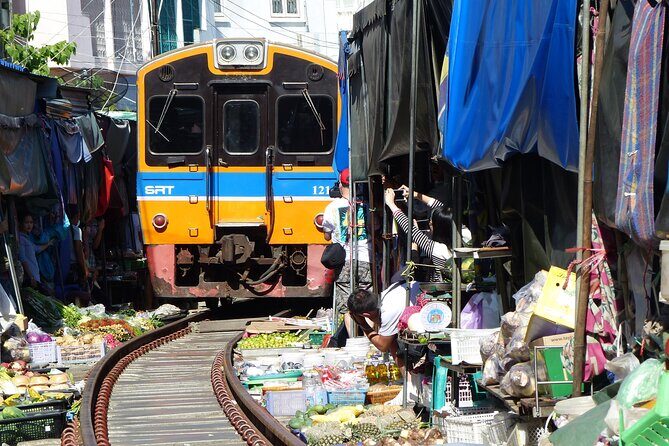 Bangkok: Floating Market and Train Tour with Guide in Spanish and English - In Summary