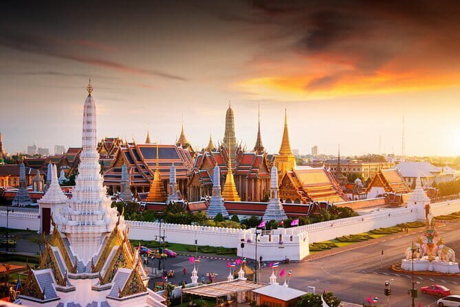 Bangkok: The Majestic Grand Palace-Wat Pho-Wat Arun Walking Tour - An In-Depth Look at the Tour Experience