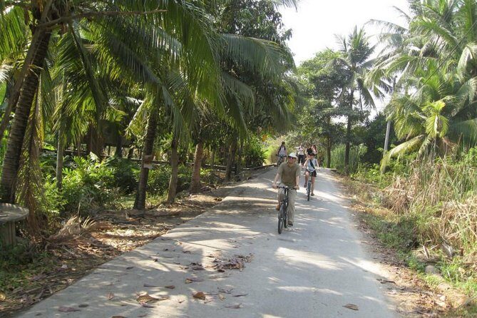 Bangkok Tour by Boat and Bike - Starting Point and First Impressions