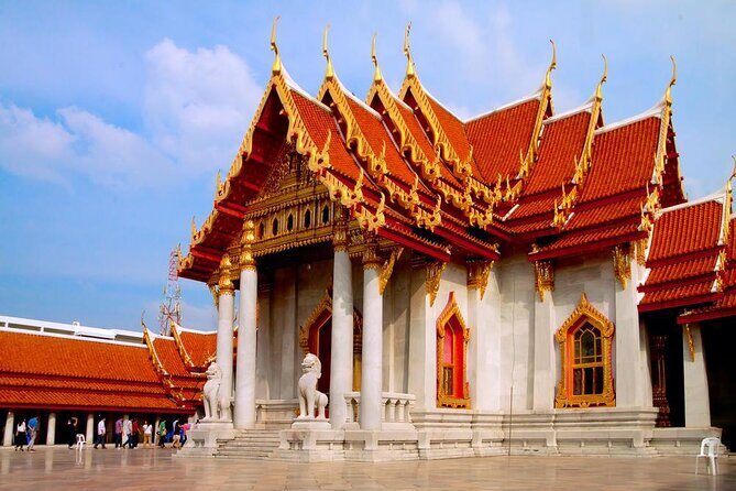 Bangkok Tour by Selfie Expert : FlowerMarket, WatTraimit, WatPho - Key Points